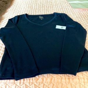 Long sleeve  cotton tee v neck.